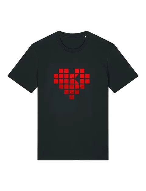 Tricou negru cu o inimă roșie formată din pătrățele, în stil pixel