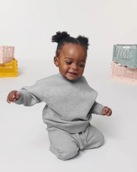 Bluză bebeluși Baby Changer Stanley/Stella — culoarea Gri melanj, purtat de model, față