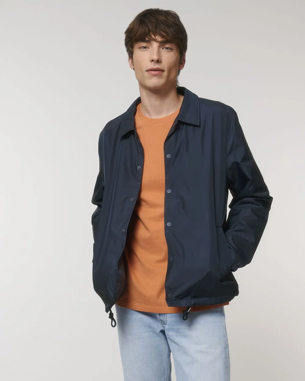 Jachetă de vânt Coacher Stanley/Stella — culoarea Bleumarin, purtat de model, față