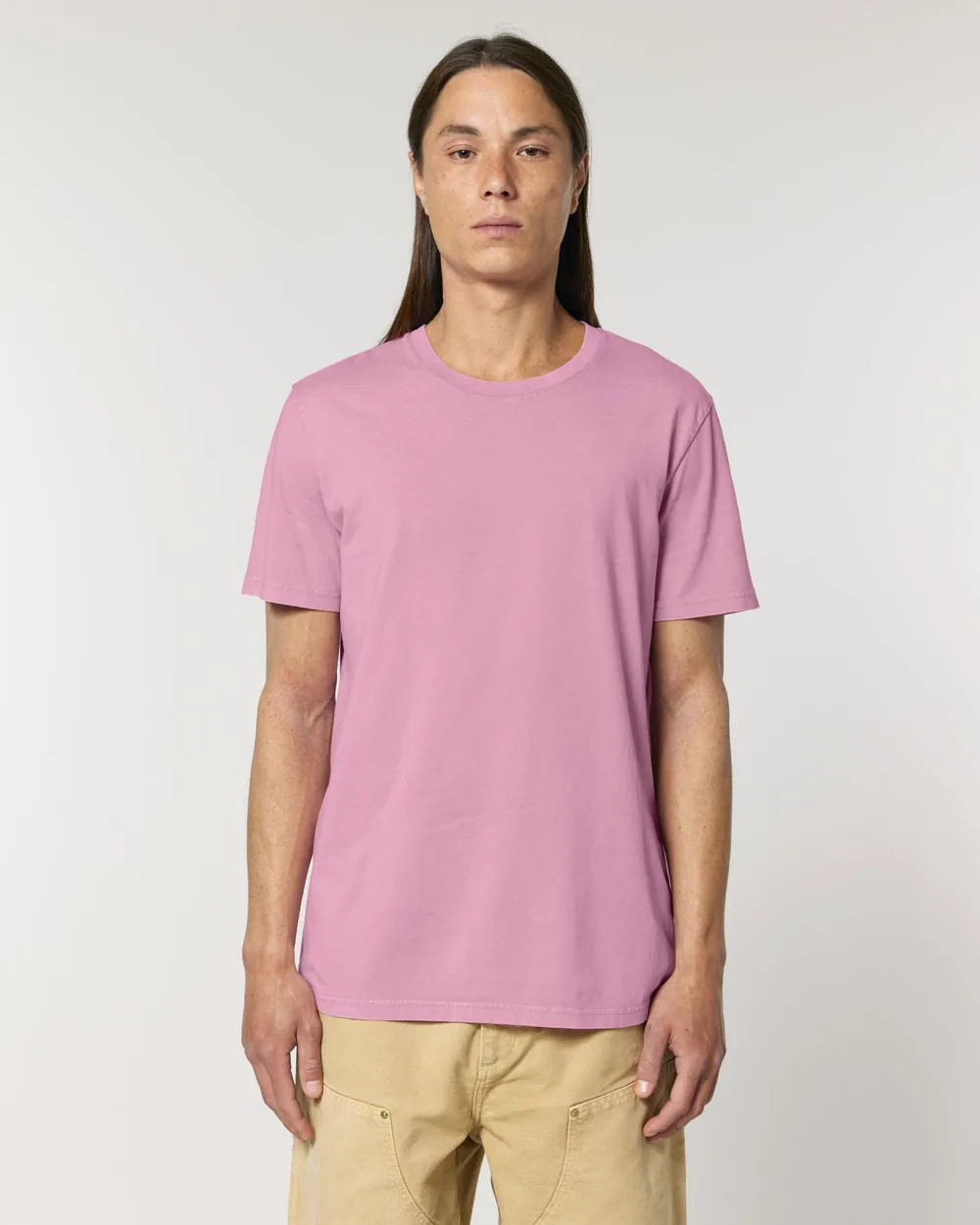 Tricou Crafter Vintage Stanley/Stella personalizat — culoarea Roz bomboană (vopsit după confecționare), purtat de model, față