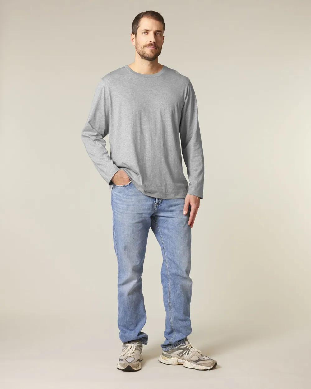 Tricou Creator 2.0 Long Sleeve Stanley/Stella — culoarea Gri melanj, purtat de model, față