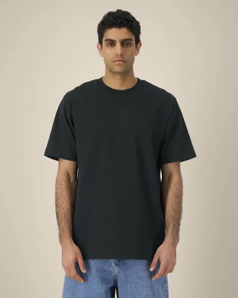 Tricou Freestyler Stanley/Stella personalizat — culoarea Negru, purtat de model, față