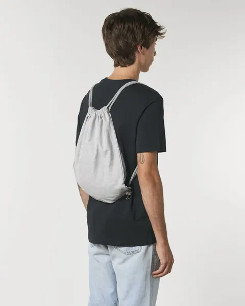 Geantă Gym Bag Stanley/Stella personalizată — culoarea Gri melanj, purtat de model, față