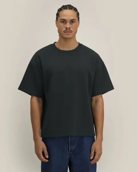 Tricou Hazener Stanley/Stella personalizat — culoarea Negru, purtat de model, față
