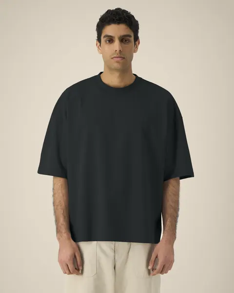 Tricou Hypster Stanley/Stella personalizat — culoarea Negru, purtat de model, față