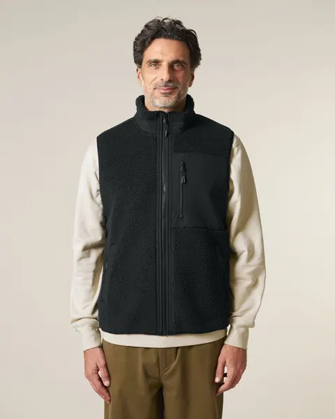 Vestă sherpa Liner Stanley/Stella personalizată — culoarea Negru, purtat de model, față
