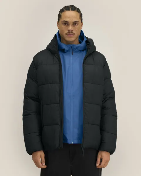 Geacă matlasată Puffer 2.0 Stanley/Stella — culoarea Negru, purtat de model, față