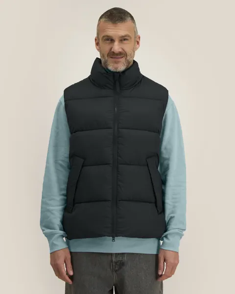 Vestă matlasată Puffer Gilet 2.0 Stanley/Stella — culoarea Negru, purtat de model, față