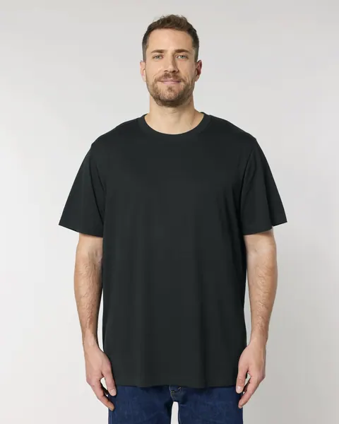 Tricou Sparker 2.0 Stanley/Stella personalizat — culoarea Negru, purtat de model, față