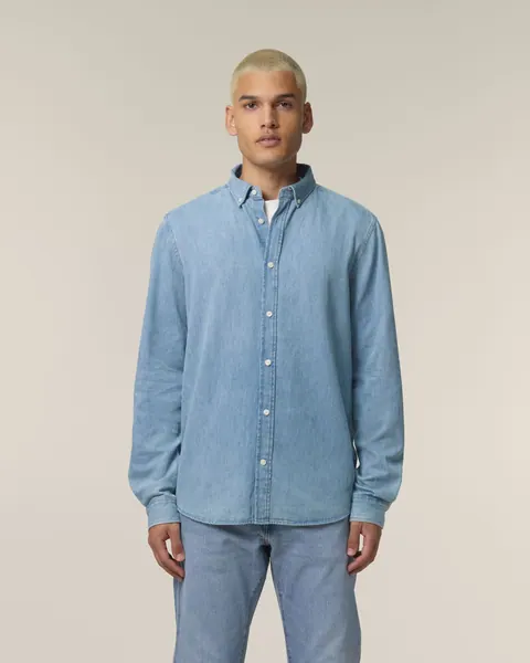 Cămașă Stanley Denim Shirt personalizată — culoarea Denim deschis, purtat de model, față