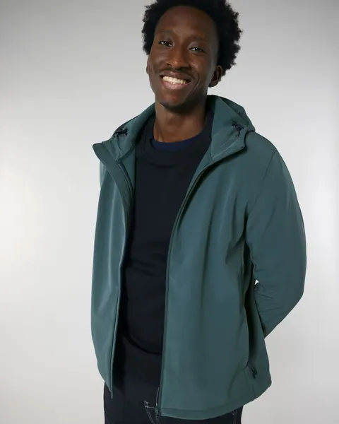 Jachetă softshell Stanley Discoverer personalizată — culoarea Albastru nocturn, purtat de model, față