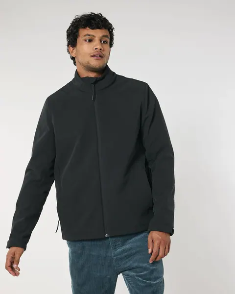 Jachetă softshell Stanley Navigator personalizată — culoarea Negru, purtat de model, față