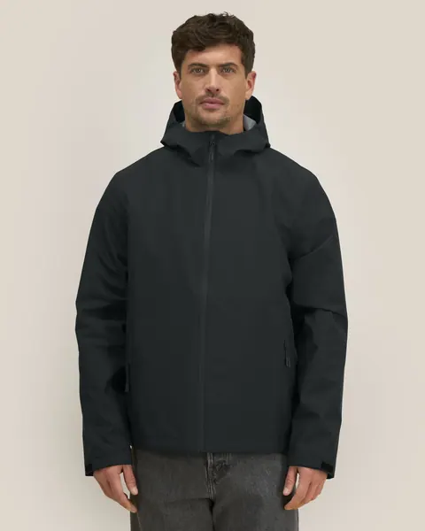 Jachetă impermeabilă Stanley Stormer personalizată — culoarea Negru, purtat de model, față