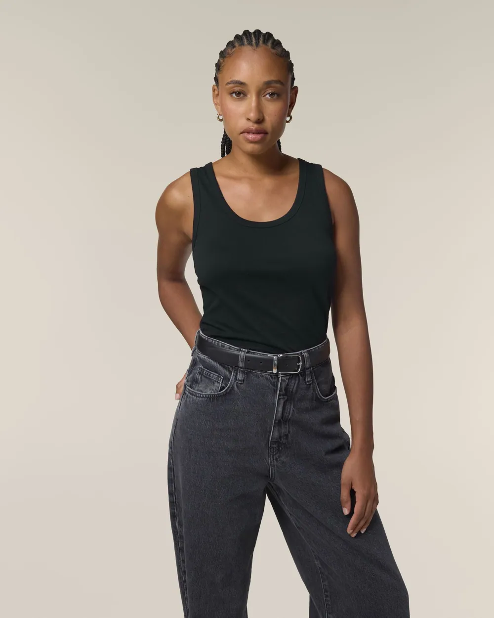 Maiou Stella Ava personalizat — culoarea Negru, purtat de model, față