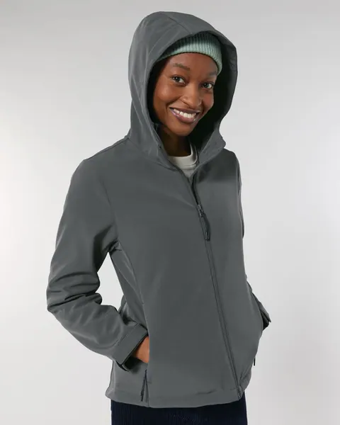 Jachetă softshell Stella Discoverer personalizată — culoarea Antracit, purtat de model, față