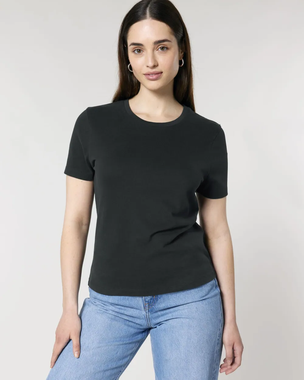 Tricou Stella Ella personalizat — culoarea Negru, purtat de model, față