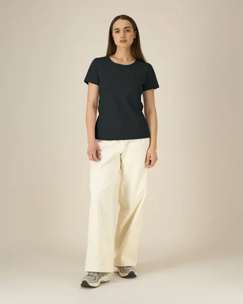 Tricou Stella Expresser 2.0 personalizat — culoarea Negru, purtat de model, față