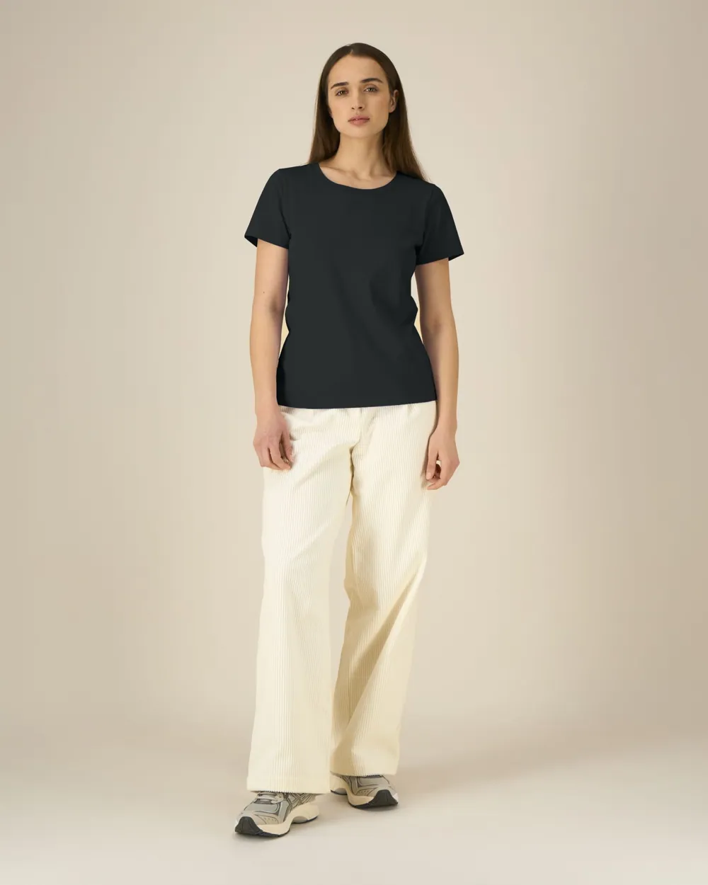 Tricou Stella Expresser 2.0 personalizat — culoarea Negru, purtat de model, față