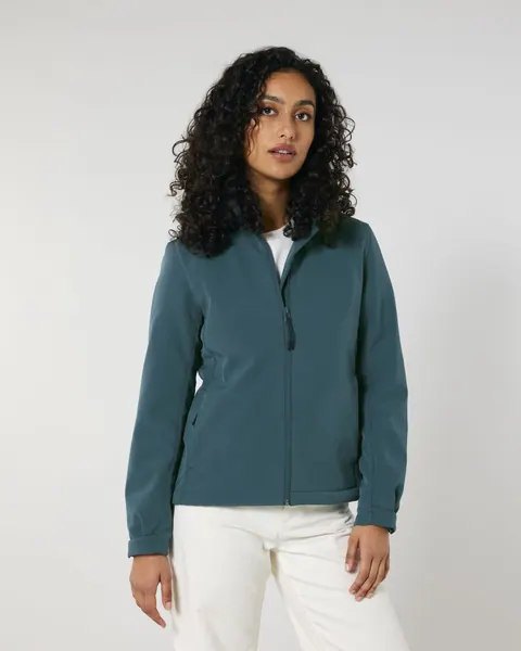 Jachetă softshell Stella Navigator personalizată — culoarea Albastru nocturn, purtat de model, față