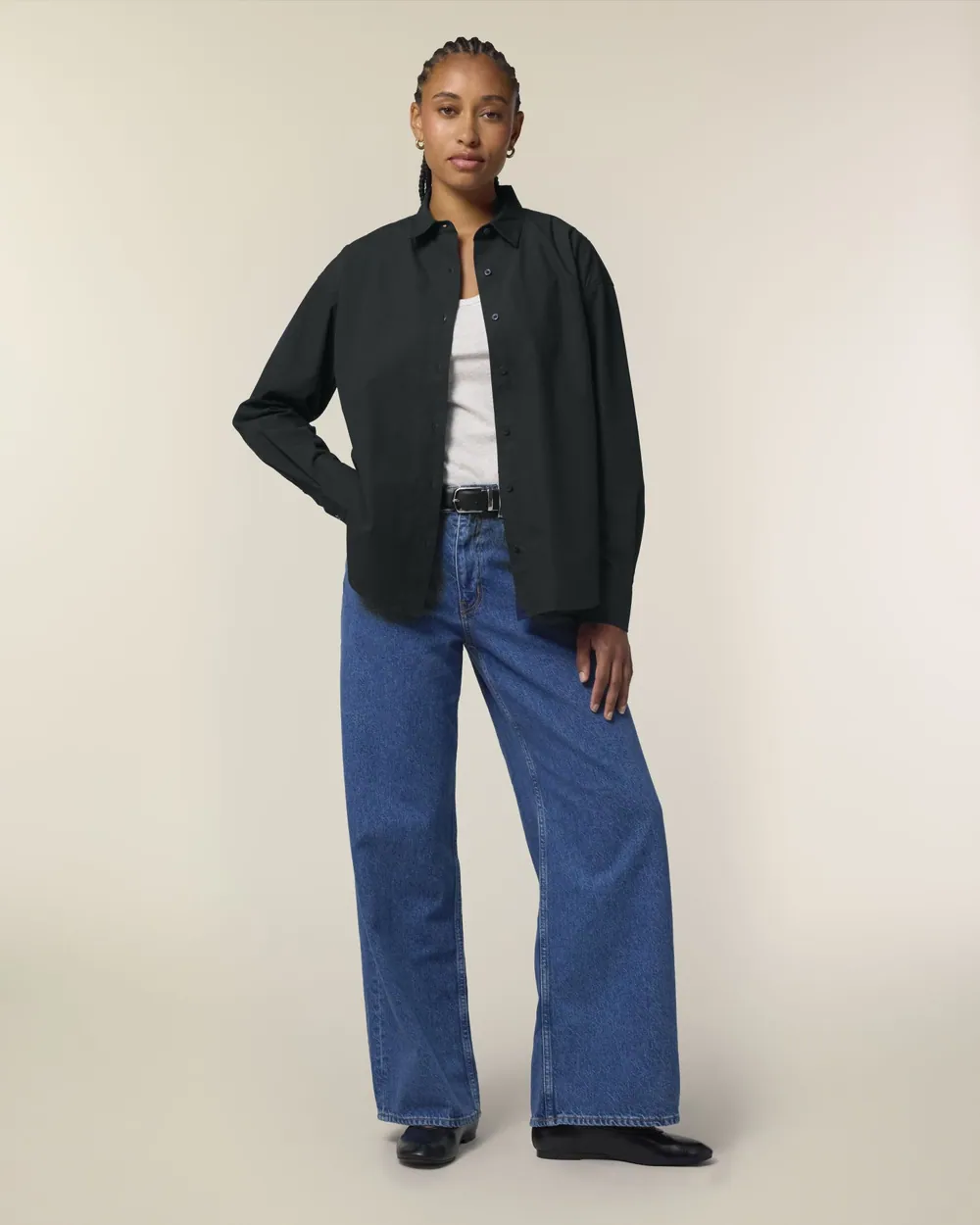 Cămașă Stella Styler Shirt personalizată — culoarea Negru, purtat de model, față