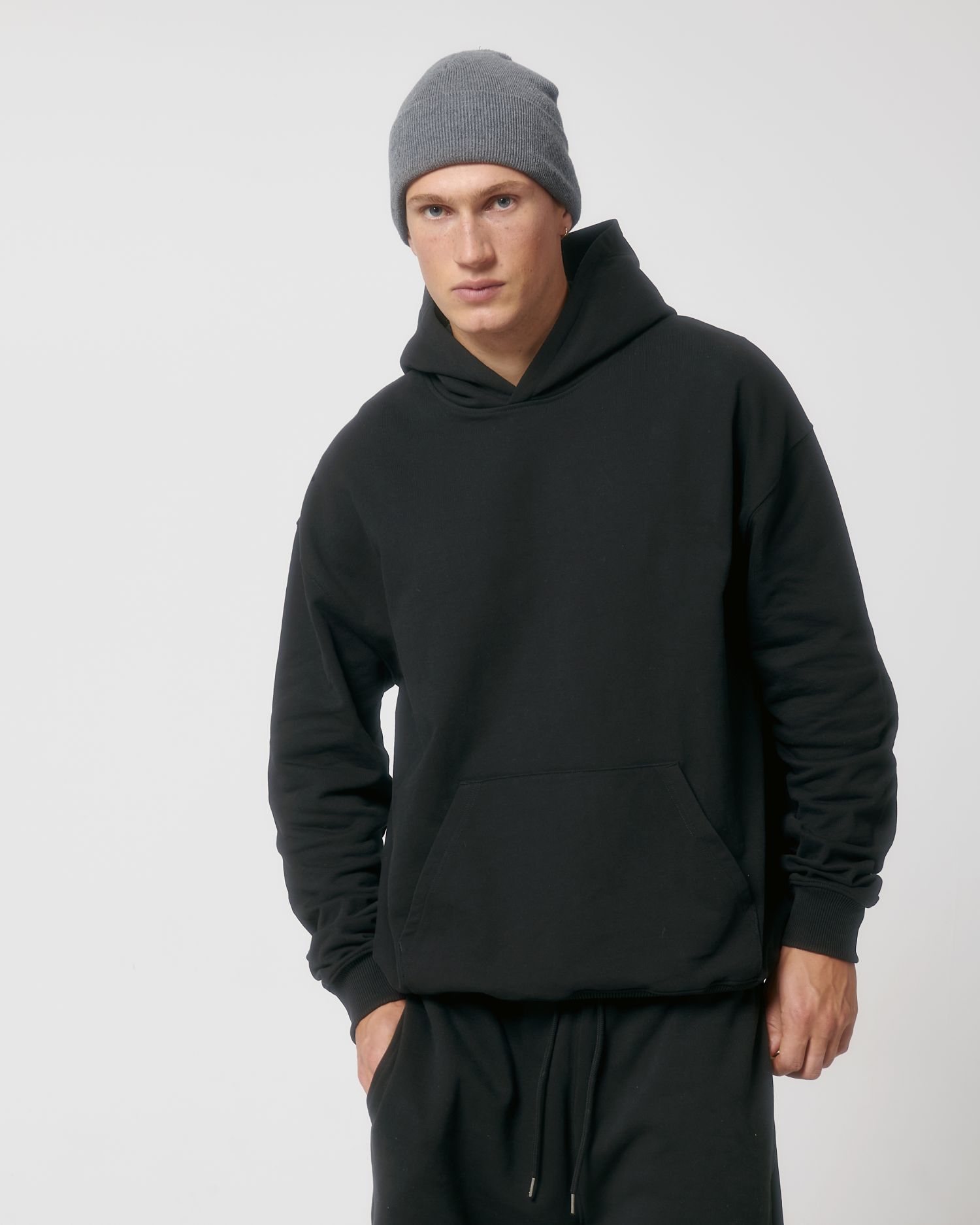 Black C002